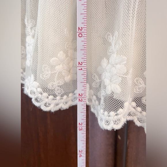 Girls Beige and Cream lace tunic or dress - 6x - Picture 11 of 11